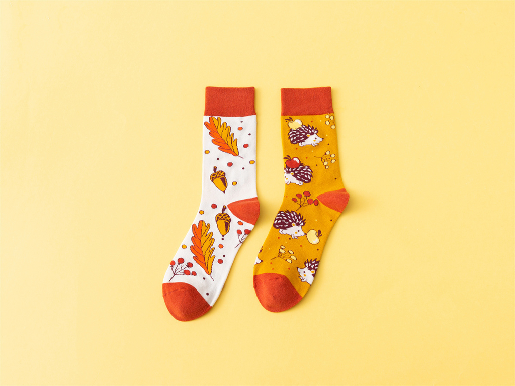 Aesthetic Artistic Patterned Crew Socks - Colorful & Breathable Cotton Blend (2 Pairs)